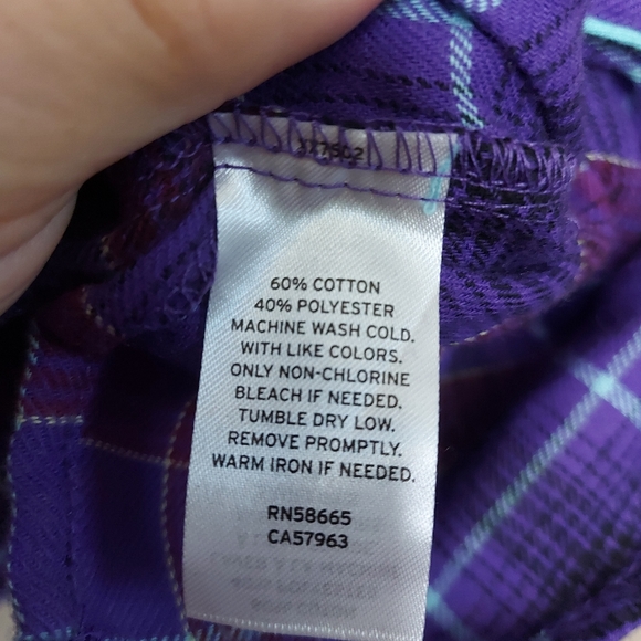 Make + Model plaid snap front crop shirt - Picture 5 of 7